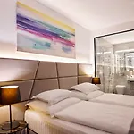 Paris 4* Опатія