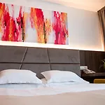Paris 호텔 4*