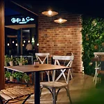 Paris 호텔 4*