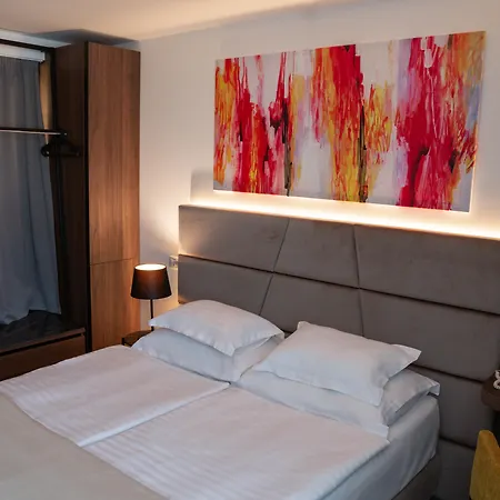 Paris 4*