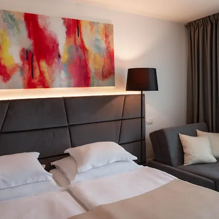 Paris Otel 4*