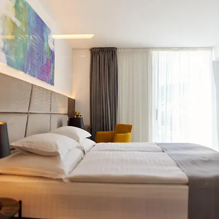 Paris 4* Οπατία